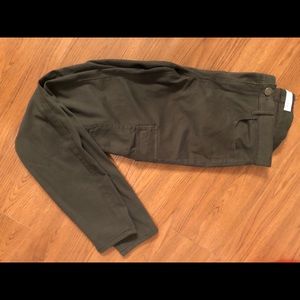 LOFT Olive Cargo Jegging